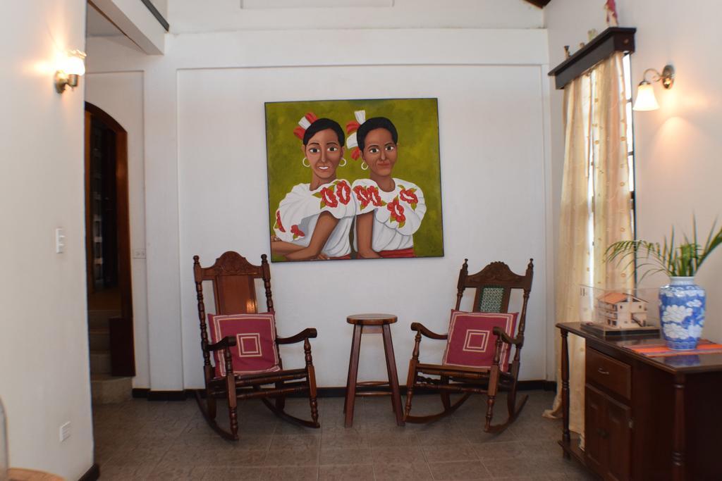 Martha'S Guesthouse Сан Игнасио Екстериор снимка